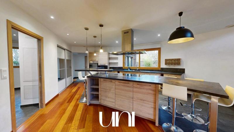 Maison - 200 m² - 7 pièces