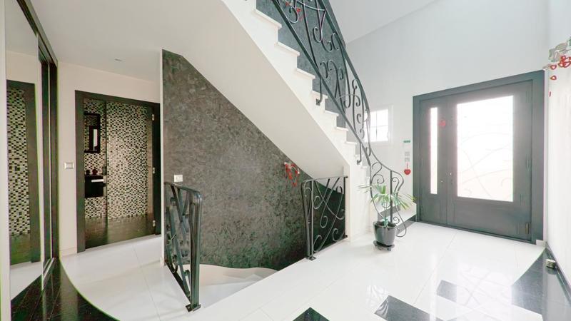 Villa - 340 m² - 7 pièces