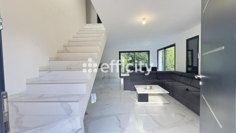 Maison - 92 m² - 4 pièces