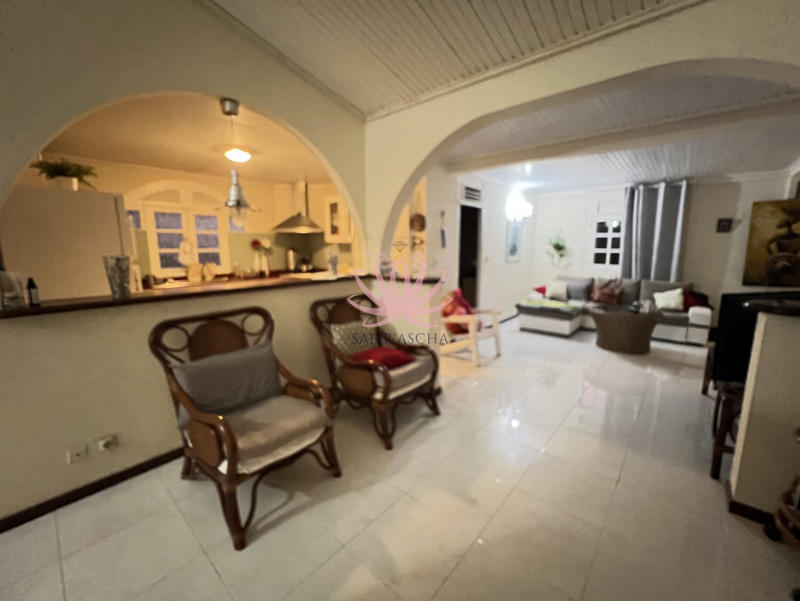 Maison - 330 m² - 13 pièces