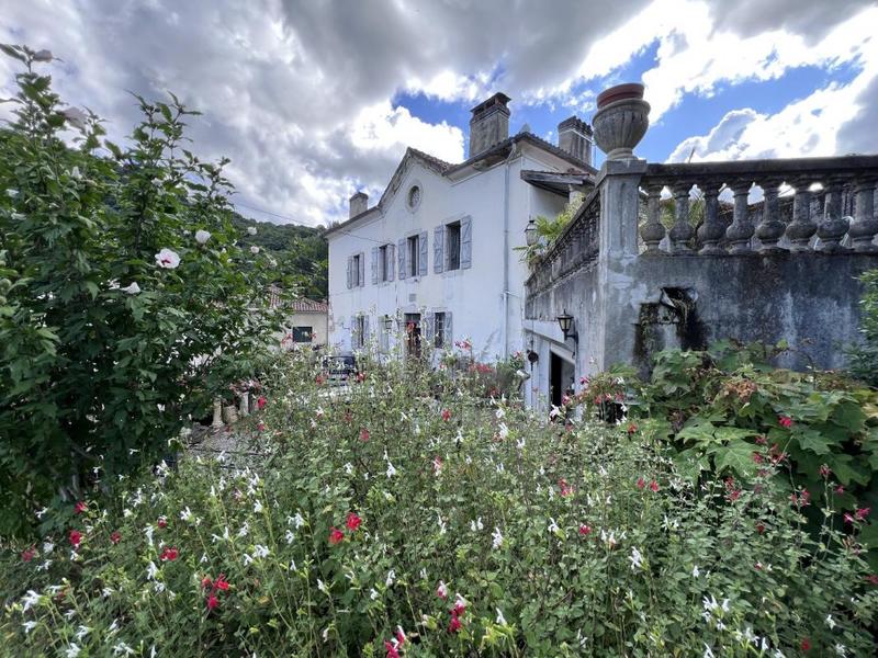 Maison de maîtres - 275 m² - 10 pièces