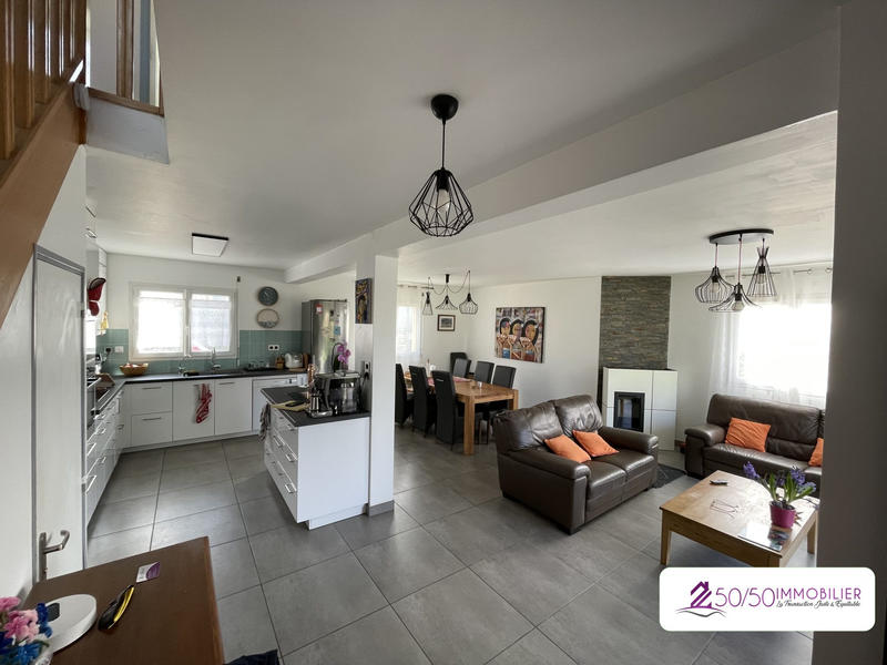 Maison - 90 m² - 5 pièces