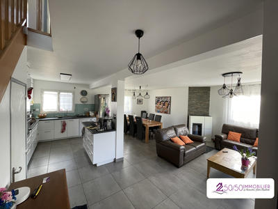 Maison - 90 m² - 5 pièces