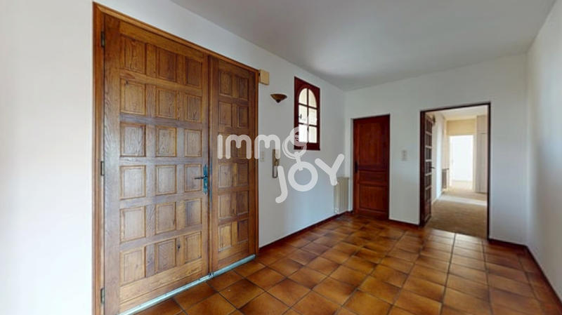 Maison - 220 m² - 8 pièces