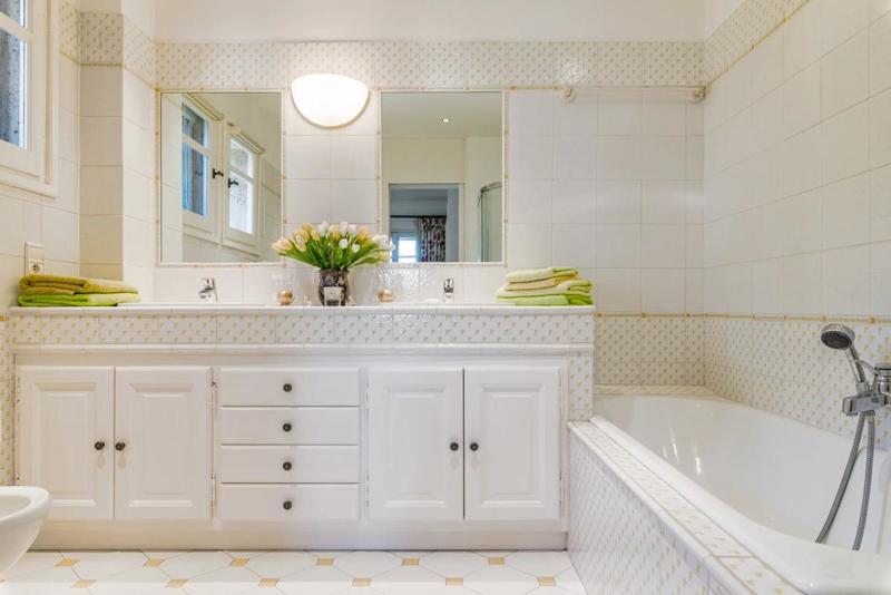 Propriété - 330 m² - 11 pièces