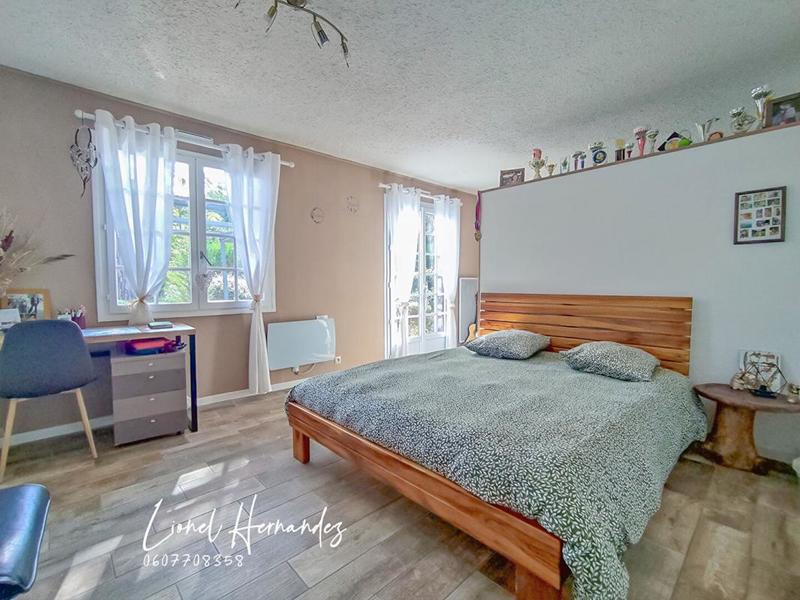 Maison - 220 m² - 7 pièces