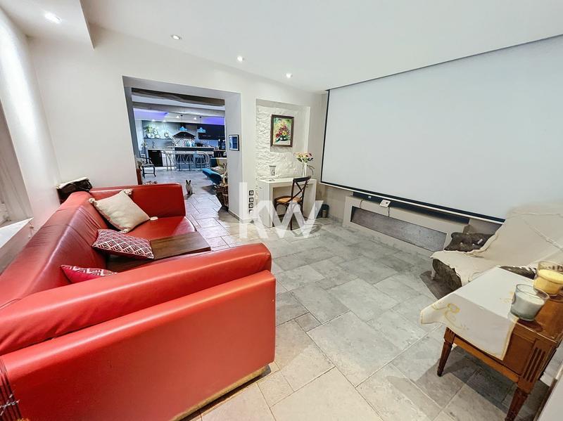 Maison - 274 m² - 10 pièces