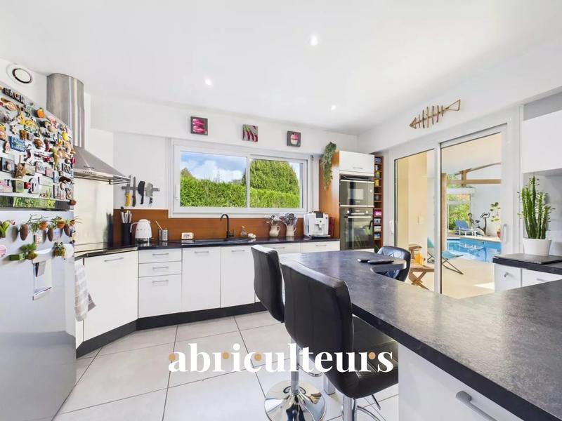 Maison - 258 m² - 7 pièces