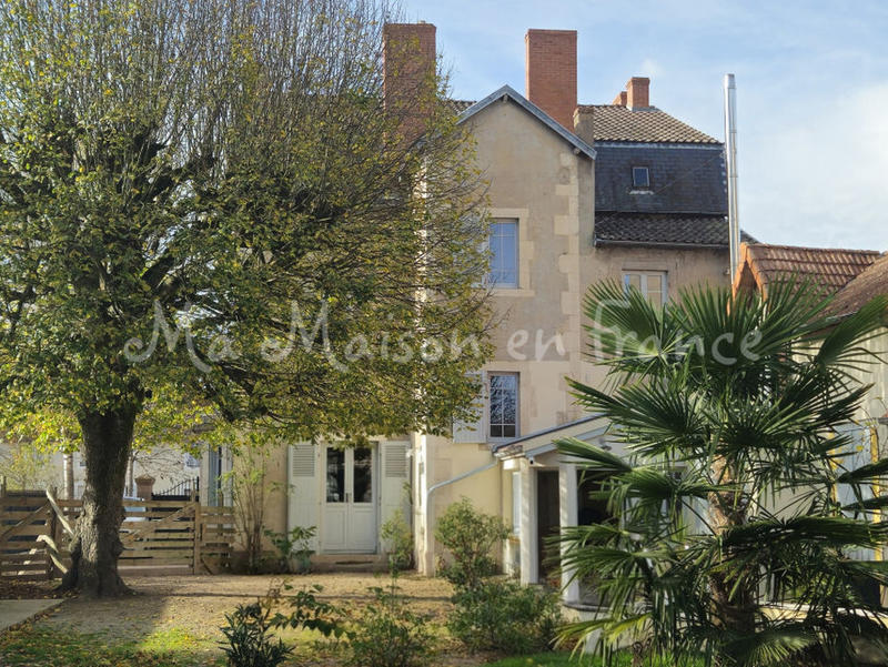 Demeure - 240 m² - 9 pièces