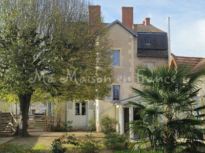 Demeure - 240 m² - 9 pièces