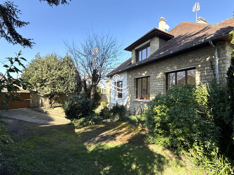 Maison - 219 m² - 7 pièces