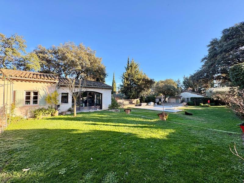 Maison - 210 m² - 7 pièces