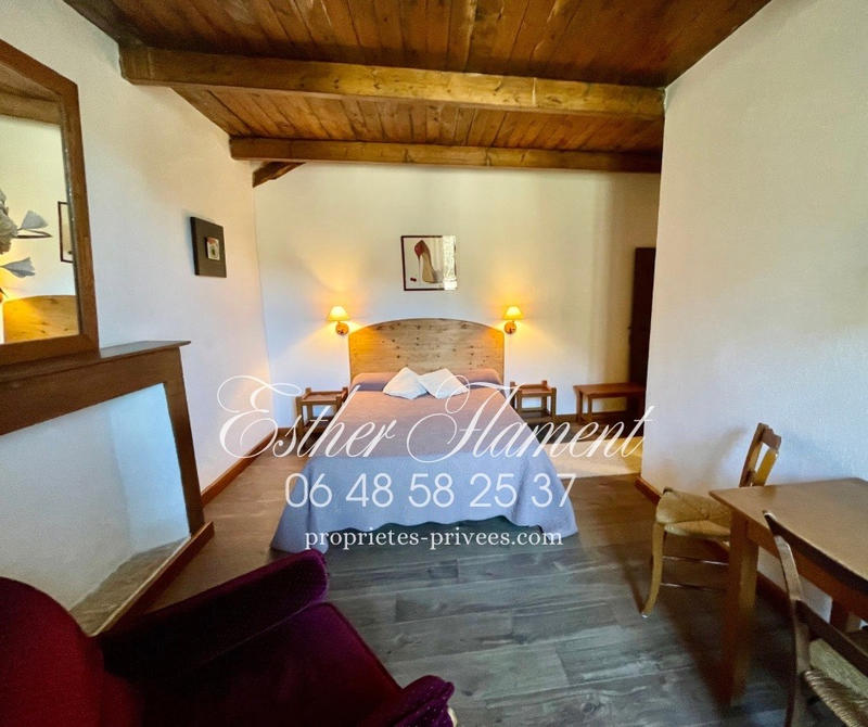 Maison - 337 m² - 9 pièces