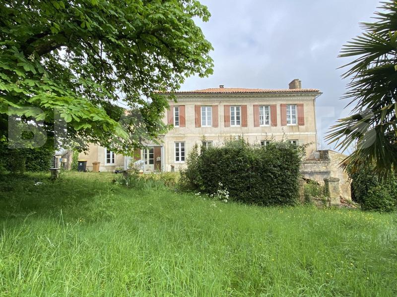 Maison de maîtres - 240 m² - 7 pièces