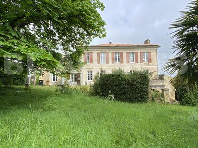 Maison de maîtres - 240 m² - 7 pièces