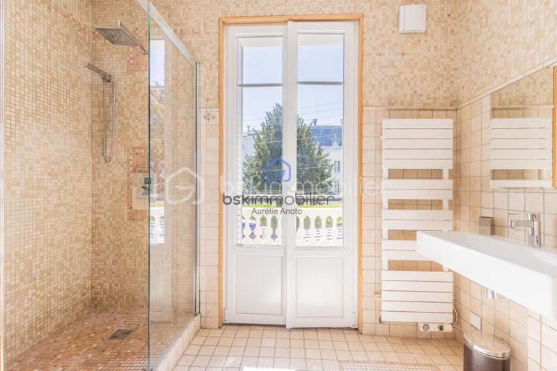 Maison - 297 m² - 10 pièces