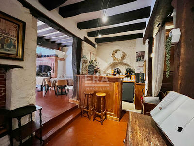 Maison - 320 m² - 9 pièces