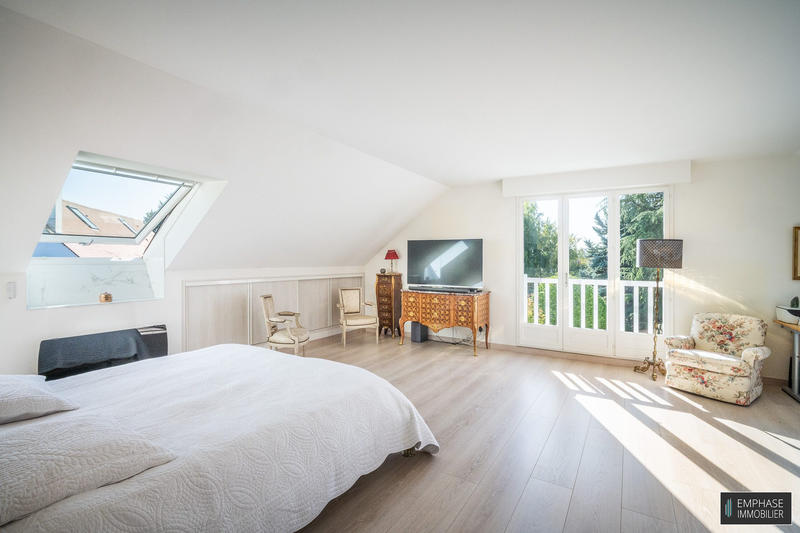 Maison contemporaine - 247 m² - 9 pièces