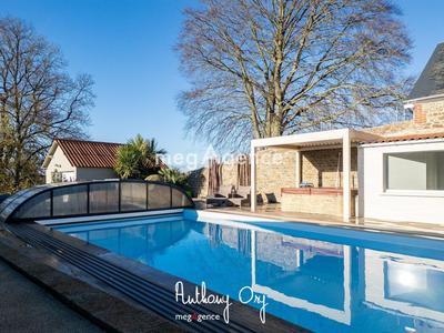 Maison de ville - 247 m² - 10 pièces