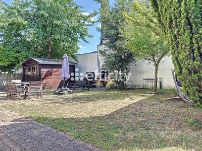 Maison - 240 m² - 7 pièces