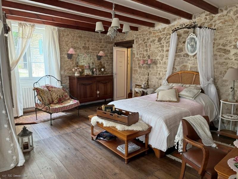 Maison en pierre - 228 m² - 7 pièces