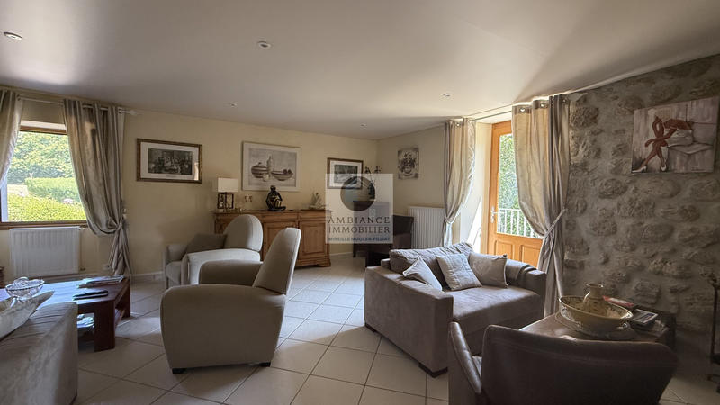 Maison - 218 m² - 7 pièces