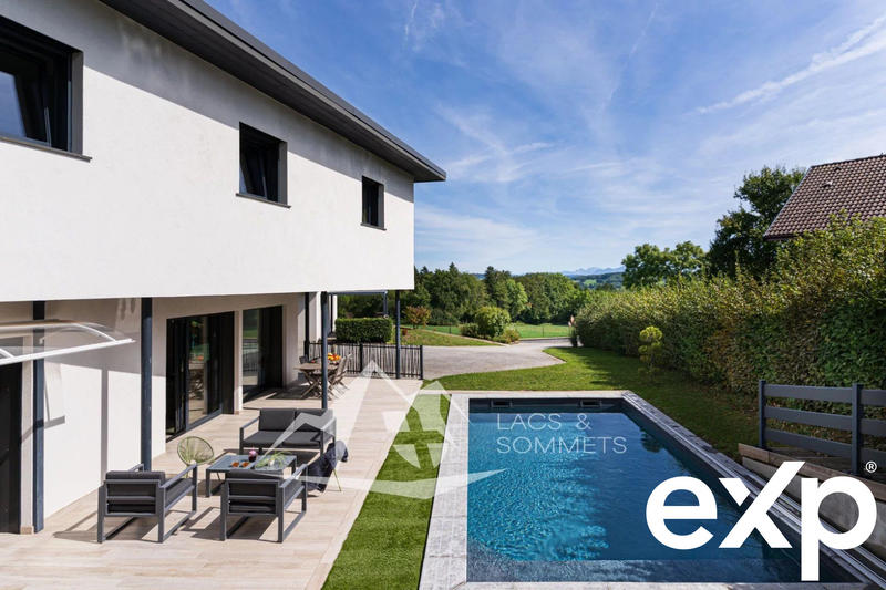 Villa - 243 m² - 9 pièces