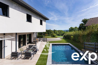 Villa - 243 m² - 9 pièces