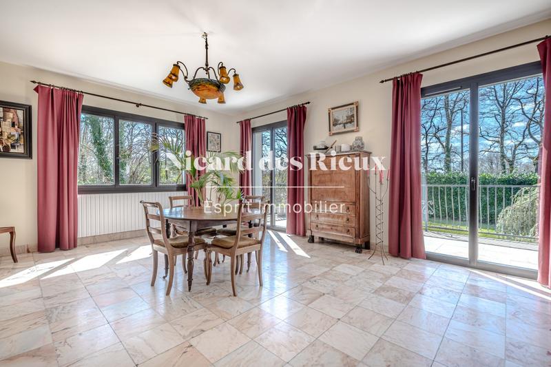 Maison - 260 m² - 7 pièces