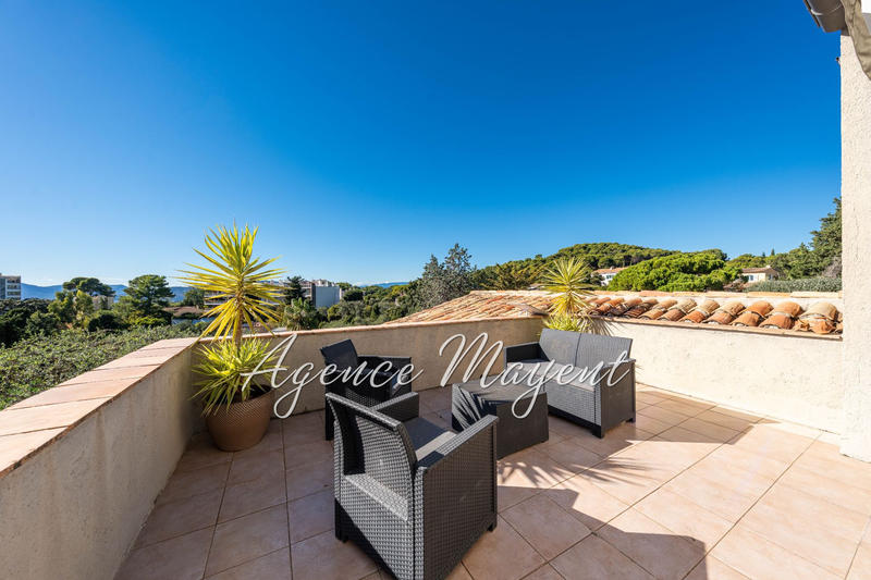 Maison - 220 m² - 5 pièces