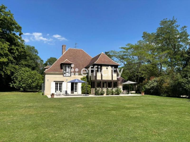 Maison - 240 m² - 9 pièces