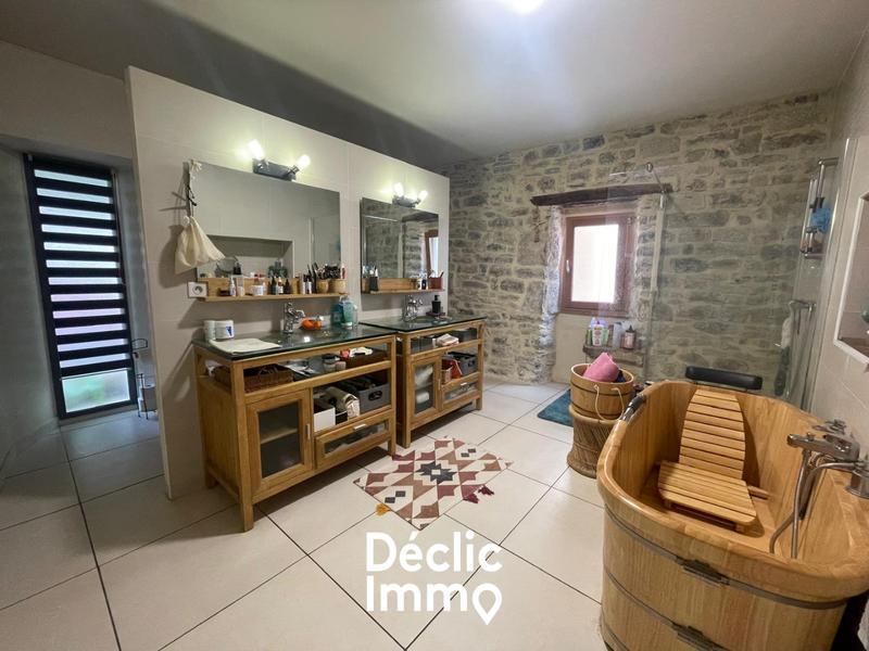 Maison - 232 m² - 7 pièces