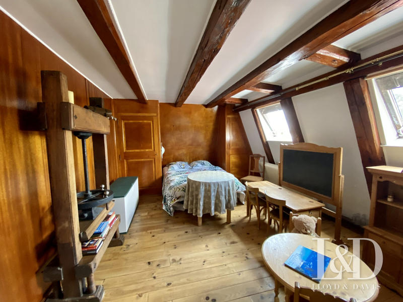 Maison - 340 m² - 10 pièces