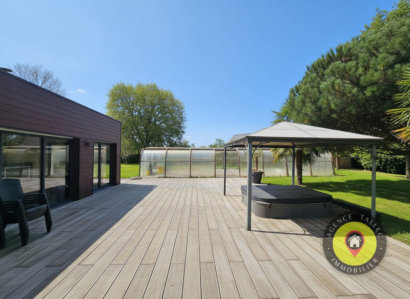 Maison - 215 m² - 6 pièces