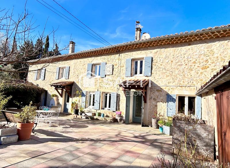 Maison - 200 m² - 5 pièces