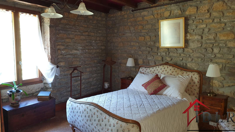 Maison - 240 m² - 9 pièces