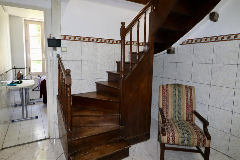 Maison - 460 m² - 9 pièces