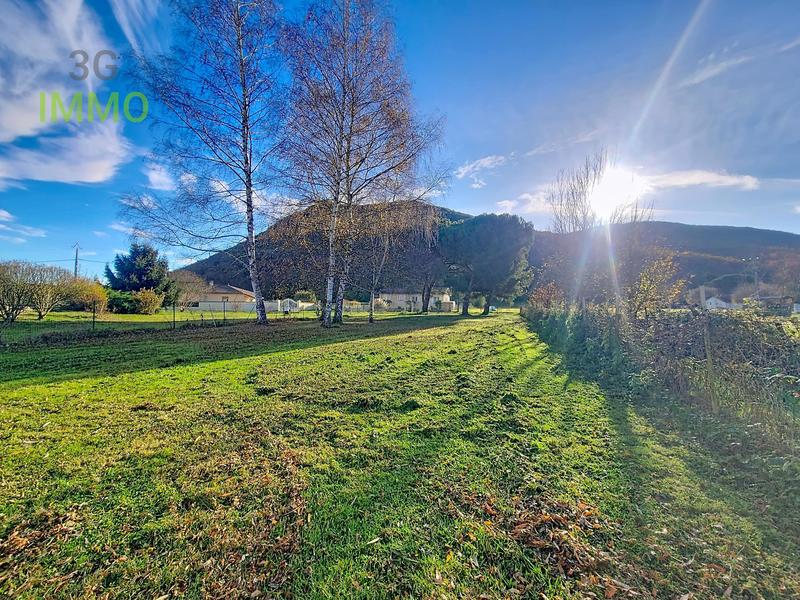 Terrain constructible - 1 197 m²