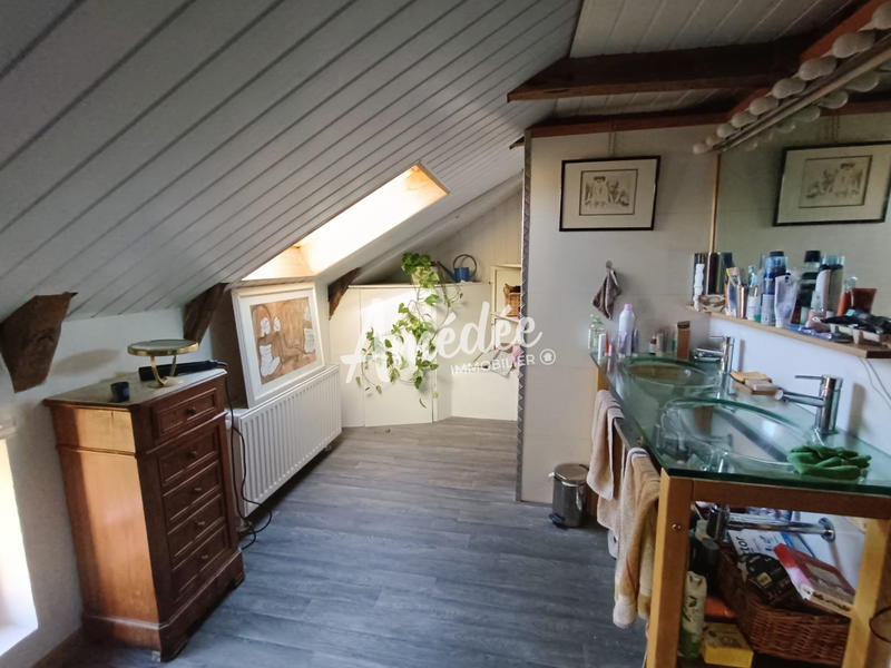 Maison traditionnelle - 195 m² - 9 pièces