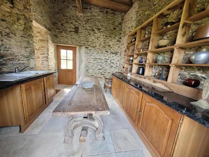 Maison - 222 m² - 12 pièces