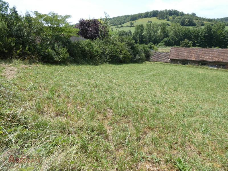 Terrain constructible - 1 080 m²
