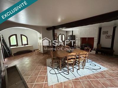 Maison - 218 m² - 4 pièces