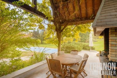 Maison - 326 m² - 7 pièces