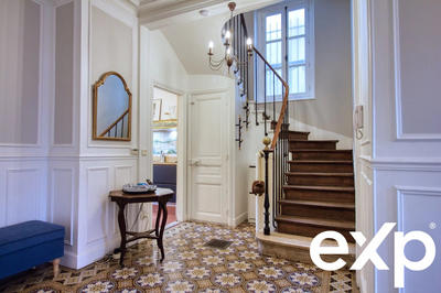 Maison - 220 m² - 11 pièces