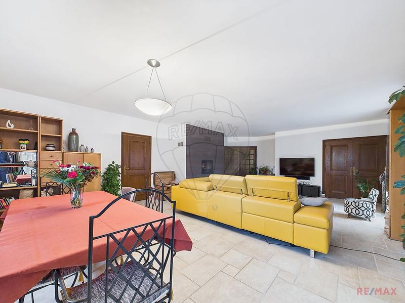 Appartement - 272 m² - 6 pièces