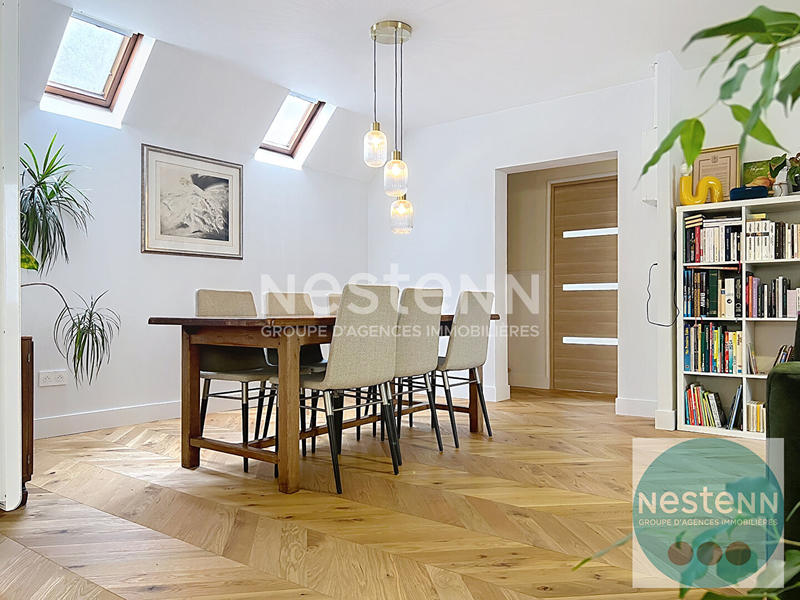 Maison - 256 m² - 9 pièces