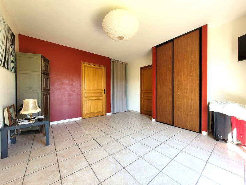 Maison - 215 m² - 9 pièces