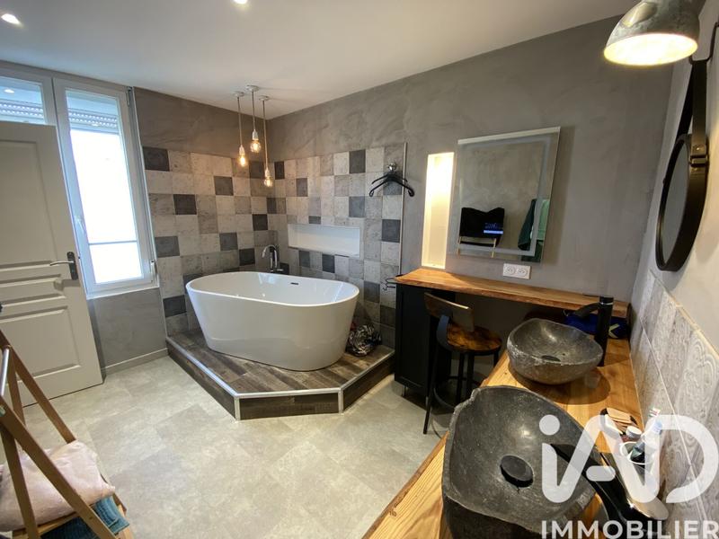 Maison - 205 m² - 5 pièces