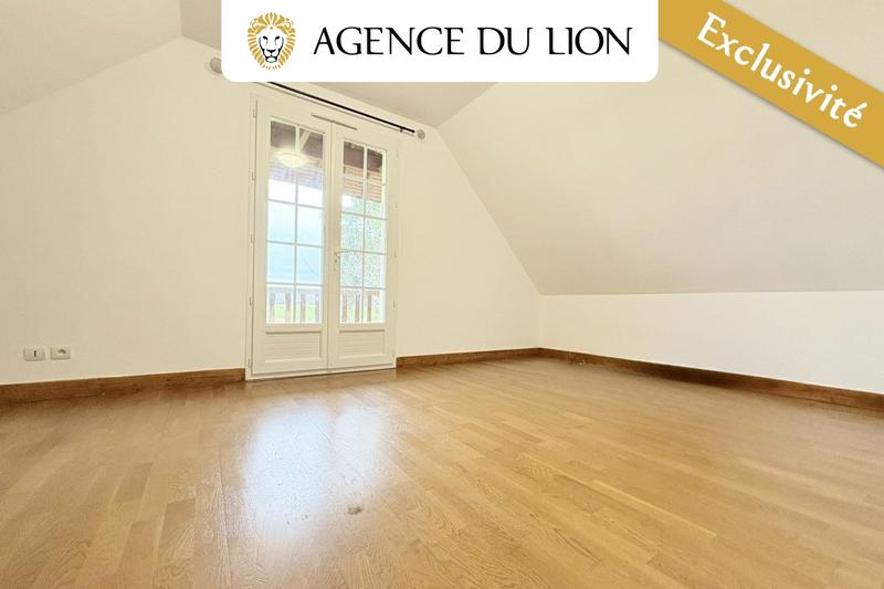 Maison traditionnelle - 220 m² - 8 pièces