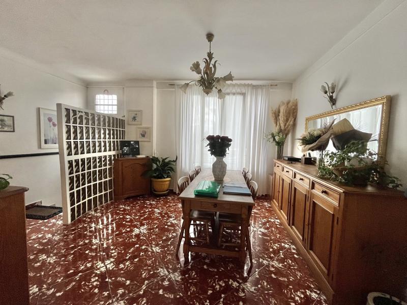 Maison - 230 m² - 10 pièces